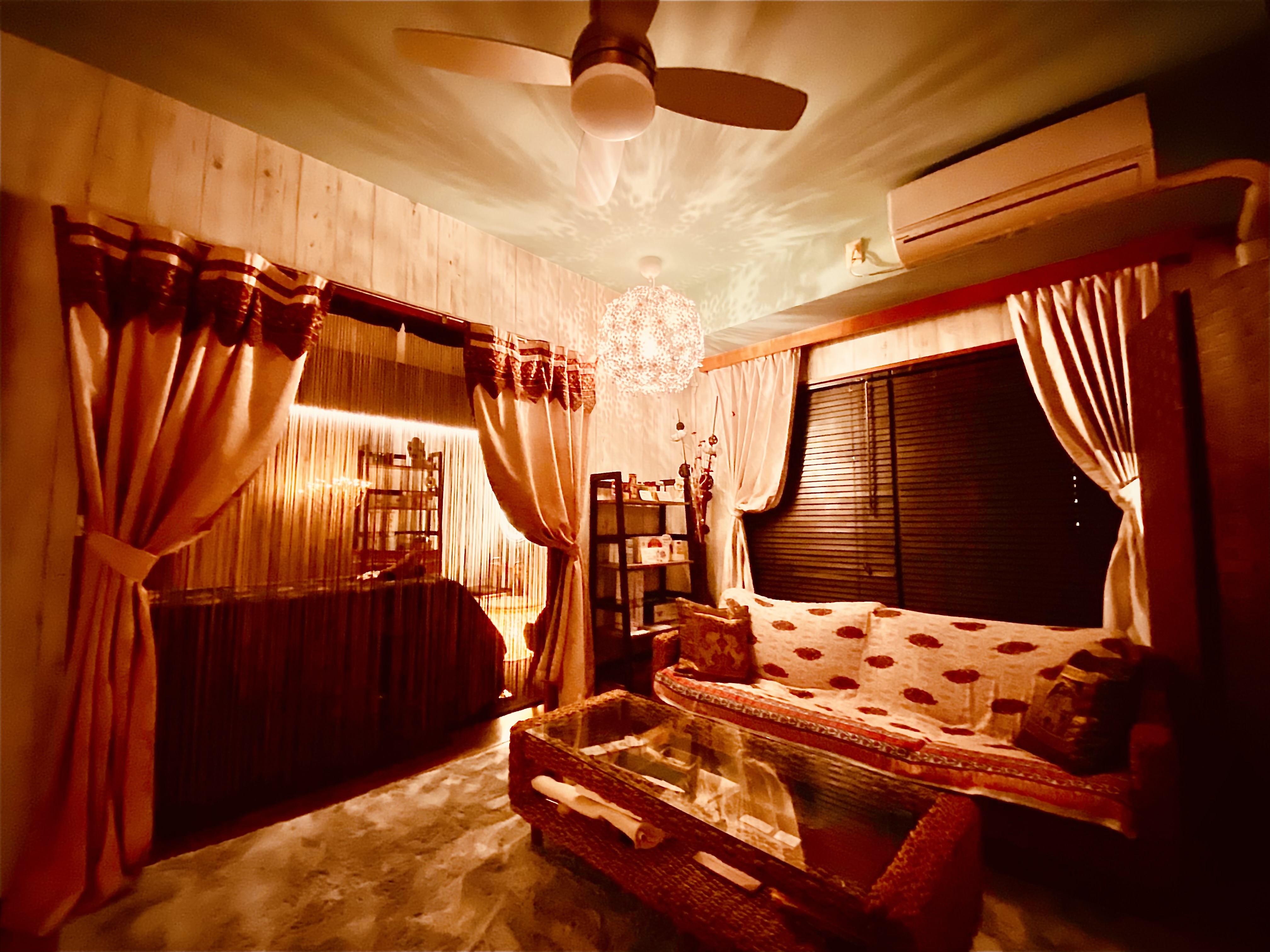 温かみのあるLILYMOONの店内